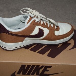 Nike Brown and Cream Casual Sneakers
